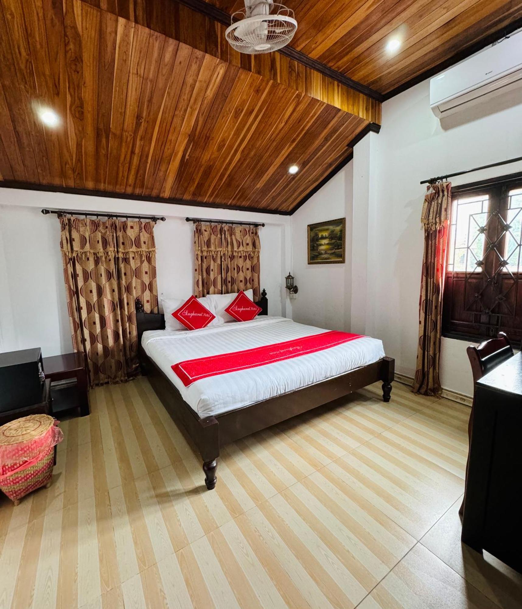 Singharat Boutique House Bed & Breakfast Луанг Прабанг Екстериор снимка