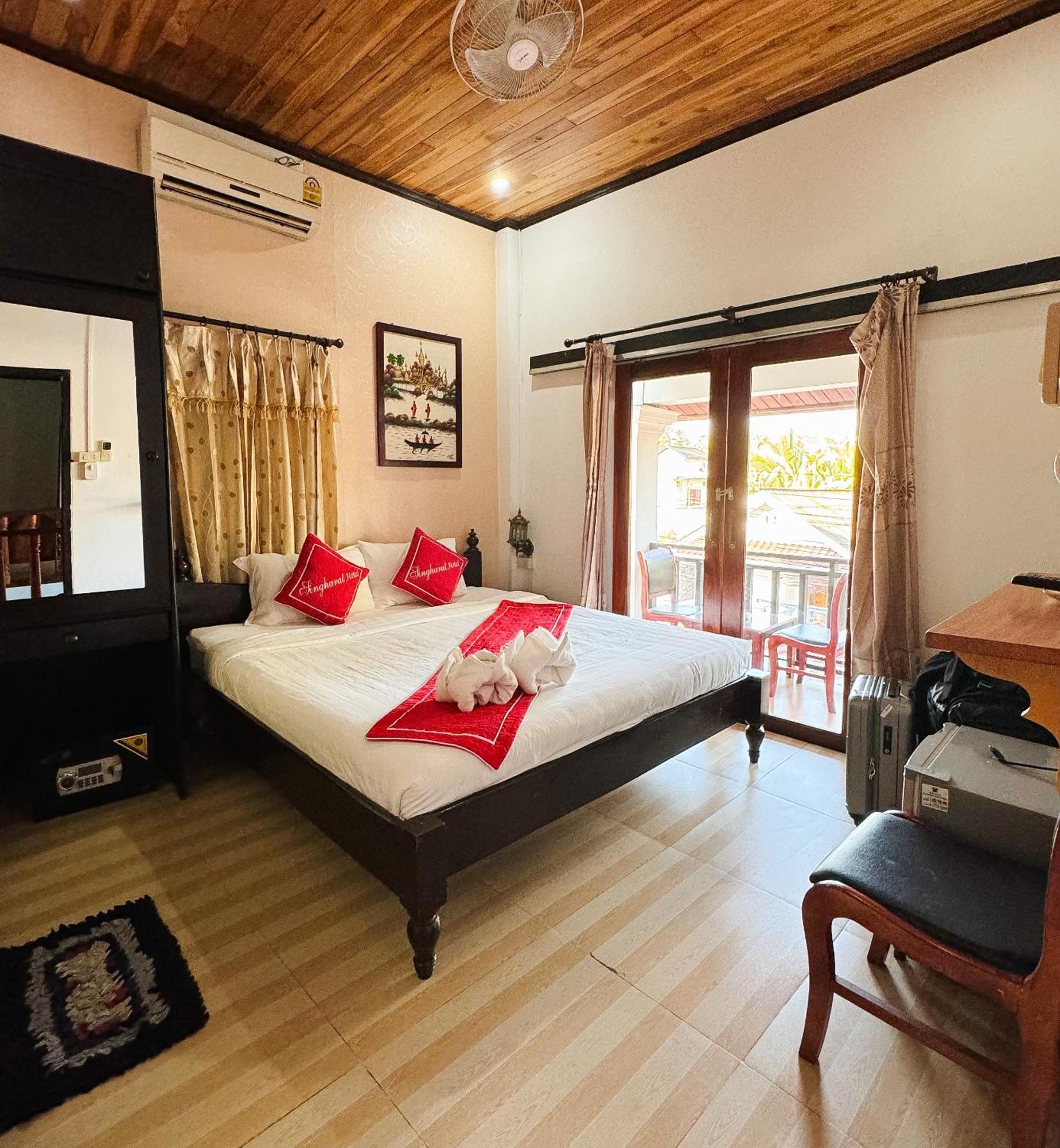 Singharat Boutique House Bed & Breakfast Луанг Прабанг Екстериор снимка