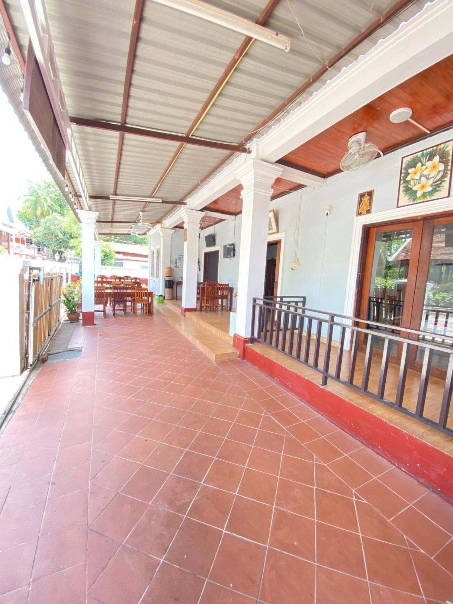 Singharat Boutique House Bed & Breakfast Луанг Прабанг Екстериор снимка