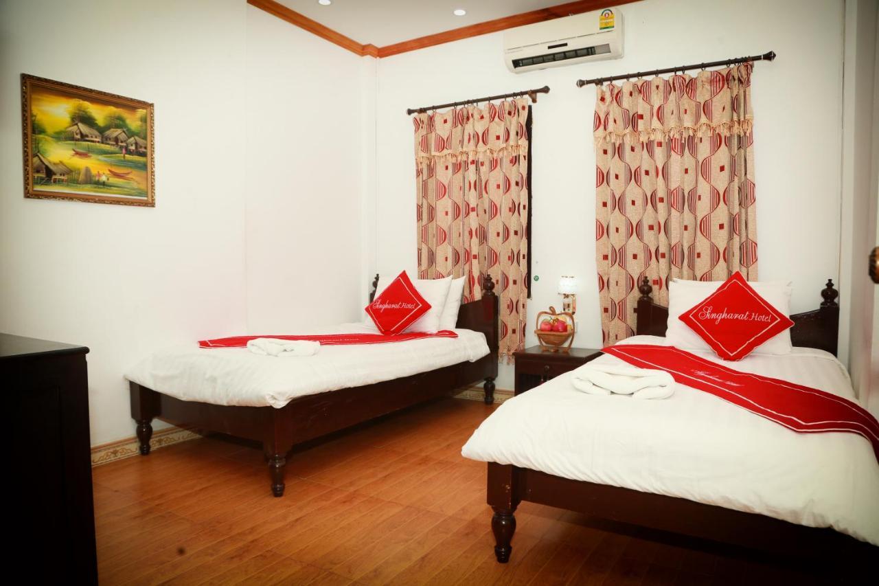 Singharat Boutique House Bed & Breakfast Луанг Прабанг Стая снимка